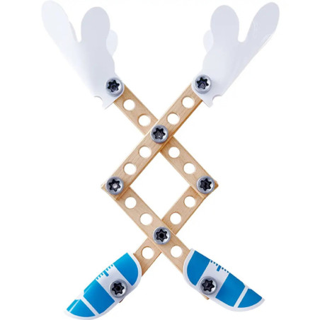 Zwei gekreuzte Holzleisten mit blauen Kunststoffteilen unten und weißen, flügelartigen Formen oben. Zwei gekreuzte Holzleisten mit blauen Kunststoffteilen unten und weißen, flügelartigen Formen oben.