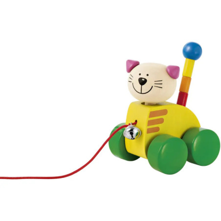Holz-Ziehtier mit Katzenkopf, grünen Rädern und einer roten Schnur an der Vorderseite. Holz-Ziehtier mit Katzenkopf, grünen Rädern und einer roten Schnur an der Vorderseite.