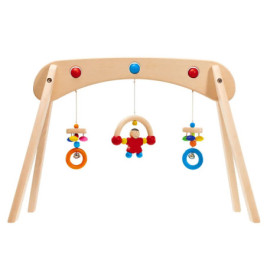 Holz-Spielbogen für Babys mit buntem Spielzeug und einer kleinen Figur in der Mitte.