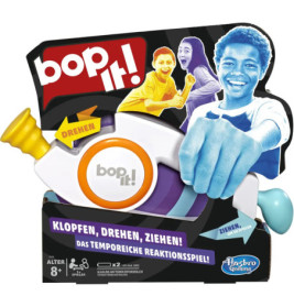 Bop It! Elektronikspiel in Verpackung mit aufgedruckten Kindern, die begeistert aussehen.