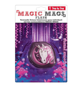 Magic Mags Einhorn-Badge auf lila, mystisch anmutender Wald-Kartonverpackung.