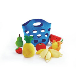 Plüschobst (Banane, Ananas, Birne, Apfel, Erdbeere, Melone) in einem blauen Korb.