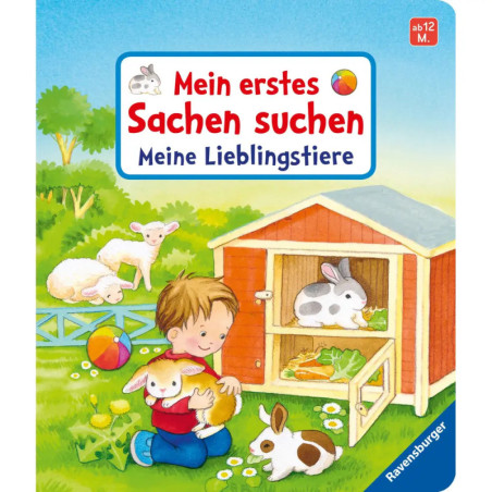 Ein Kind hält ein Kaninchen vor einem Stall mit weiteren Kaninchen und Schafen aus dem Ravensburger Pappbilderbuch.