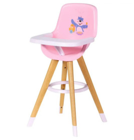 Rosa Kinderhochstuhl mit Holzbeinen und Bärenmotiv auf der Rückenlehne, für Kleinkinder geeignet.