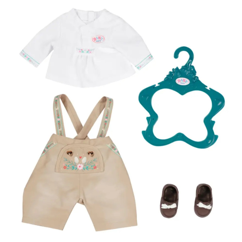 Puppenkleiderset mit weißem Oberteil, beigen Shorts, türkisfarbenem Bügel und braunen Schuhen mit Schleifen. Puppenkleiderset mit weißem Oberteil, beigen Shorts, türkisfarbenem Bügel und braunen Schuhen mit Schleifen.