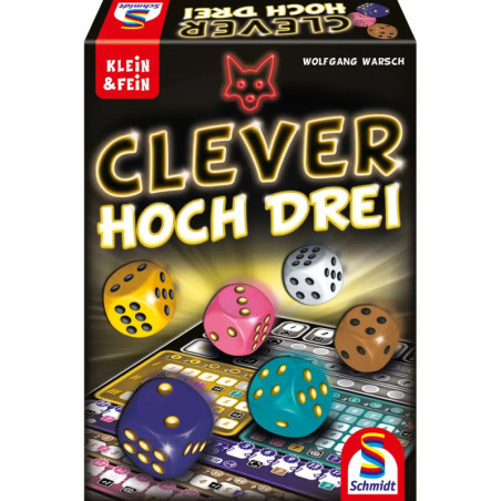 Clevere Hoch Drei Spielbox mit bunten Würfeln und Wertungsblatt im Hintergrund. Clevere Hoch Drei Spielbox mit bunten Würfeln und Wertungsblatt im Hintergrund.