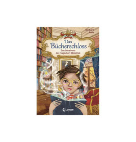 Ein Mädchen mit Brille liest ein magisches Buch in einer prachtvollen, farbenfrohen Bibliothek.