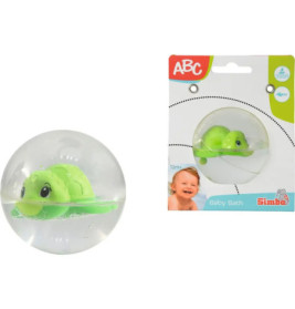 Grünes Schildkrötenspielzeug in Kugel, sowohl in Verpackung als auch außerhalb, für den Badespaß von Babys.
