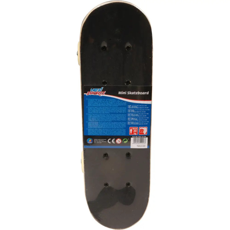 Schwarzes Mini-Skateboard von oben, blaue Produktetikette auf der Unterseite sichtbar. Schwarzes Mini-Skateboard von oben, blaue Produktetikette auf der Unterseite sichtbar.