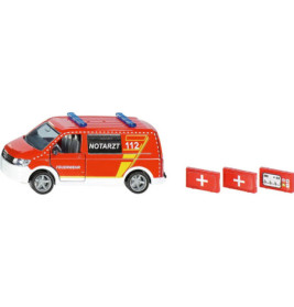 Rotes Spielzeug-Notarztfahrzeug mit blauen Lichtern, daneben drei kleine rote Sanitätskoffer.