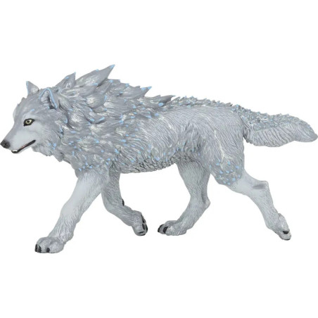 Graue und weiße Wolfsfigur mit strukturierendem Fell und blauen Akzenten, im Gehen, Kopf leicht zur Seite gedreht. Graue und weiße Wolfsfigur mit strukturierendem Fell und blauen Akzenten, im Gehen, Kopf leicht zur Seite gedreht.