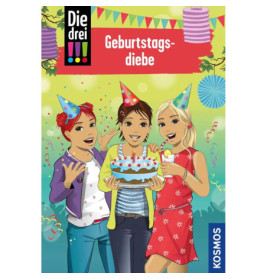 Drei Mädchen mit Partyhüten halten Kuchen und Getränke, lächeln vor festlicher Dekoration.