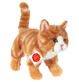 Stehendes Plüschspielzeug: orange getigerte Katze mit weißem Gesicht und Brust, Halsband mit Etikett.