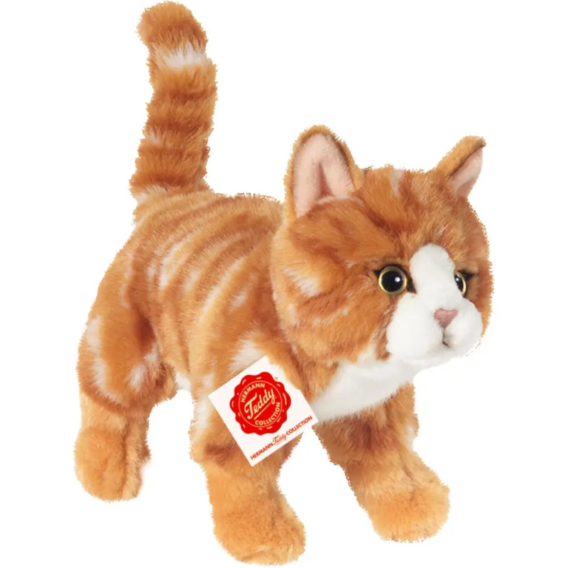 Stehendes Plüschspielzeug: orange getigerte Katze mit weißem Gesicht und Brust, Halsband mit Etikett.