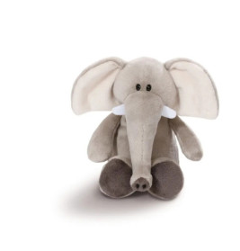 Plüsch-Elefant mit großen Ohren, Stoßzähnen und dunklen Füßen sitzt vor weißem Hintergrund.