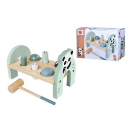 Holzhammerbank im Panda-Design mit bunten Stiften und Hammer, Verpackung im Hintergrund zu sehen.