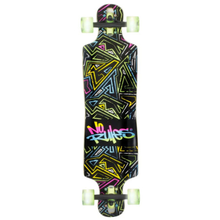 Ein Longboard mit Neon-Graffiti-Design und dem Schriftzug No Rules auf dem Deck.
