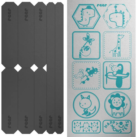 Links: Sechs graue Schaumstoffstreifen. Rechts: Türkise Tier- und Spielzeugmotive wie Löwe, Giraffe, Dino. Links: Sechs graue Schaumstoffstreifen. Rechts: Türkise Tier- und Spielzeugmotive wie Löwe, Giraffe, Dino.