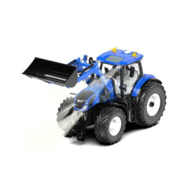 Blauer Spielzeugtraktor mit Frontlader auf weißem Hintergrund.