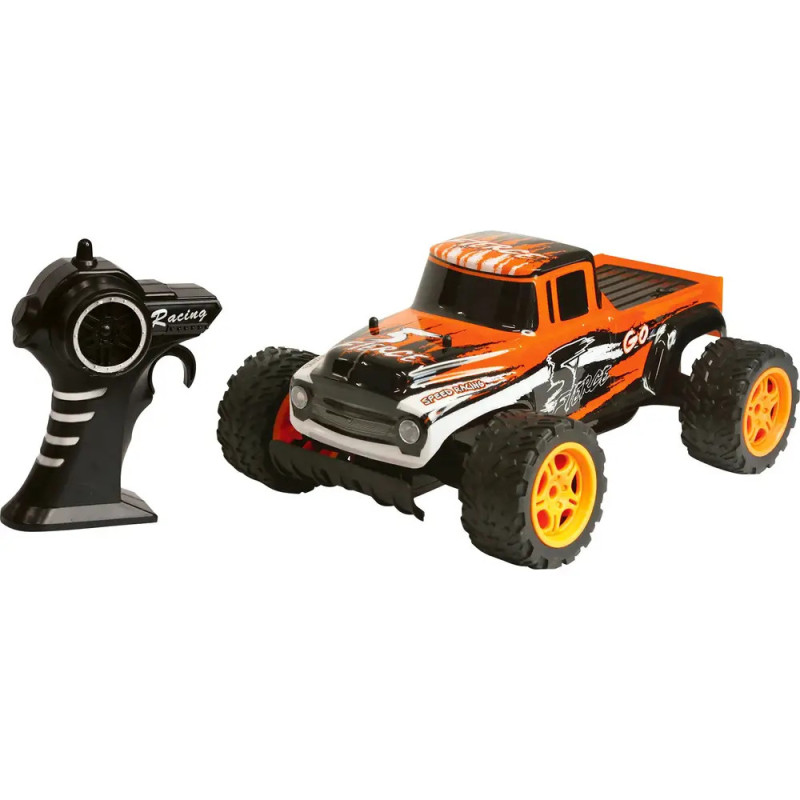Orange-schwarzer ferngesteuerter Spielzeugtruck mit großen Rädern neben passender schwarzer Fernbedienung. Orange-schwarzer ferngesteuerter Spielzeugtruck mit großen Rädern neben passender schwarzer Fernbedienung.