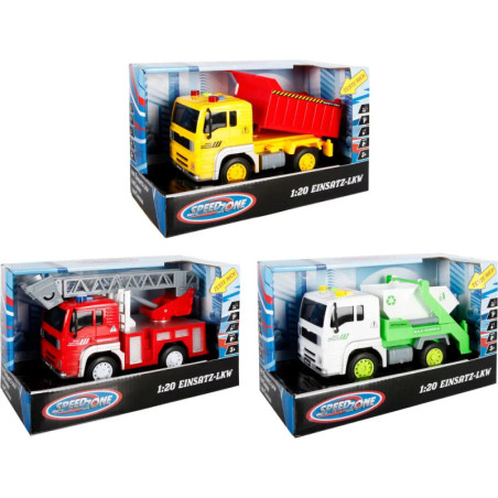 Drei Spielzeug-Laster in Boxen: ein gelber Kipper, ein rotes Feuerwehrauto und ein grüner Recycling-Laster.