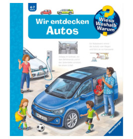 Buchcover: Familie erkundet ein blaues Auto vor einem Haus mit Ladestation, darüber der Titel Wir entdecken Autos.