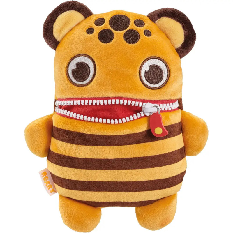 Plüschfigur mit bärigen Ohren, braunen Streifen, Reißverschlussmund und großen Augen auf gelbem Körper. Plüschfigur mit bärigen Ohren, braunen Streifen, Reißverschlussmund und großen Augen auf gelbem Körper.