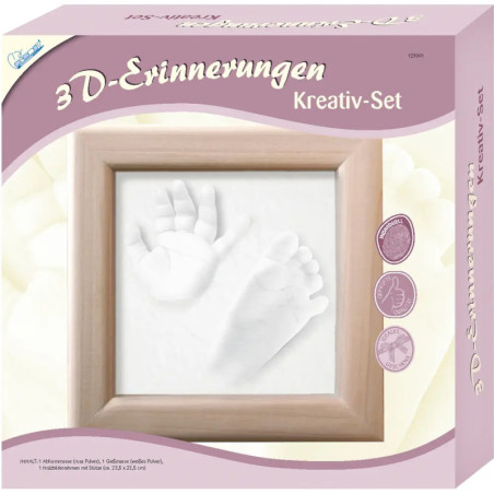 Box mit 3D-Abdruckset für Baby-Hand und -Fuß, präsentiert in einem hellen Holzrahmen.