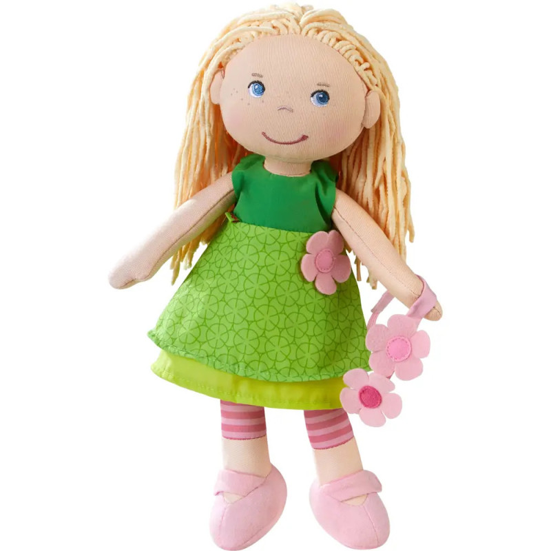 Plüschpuppe mit blondem Garnhaar, grünem Kleid, rosa Schuhen und einer rosa Blume als Accessoire.