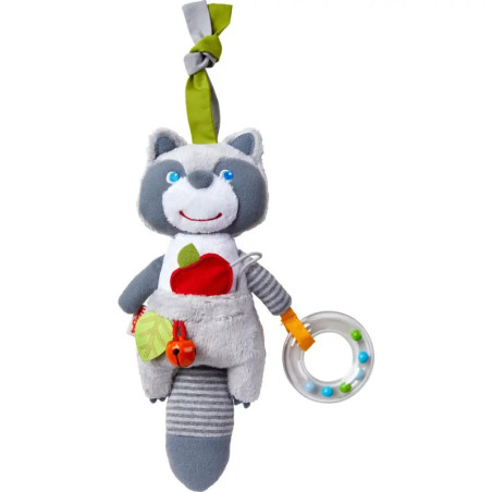 Plüschwaschbär mit grünem Aufhänger, bunten Anhängern und klarem Rasselring. Plüschwaschbär mit grünem Aufhänger, bunten Anhängern und klarem Rasselring.
