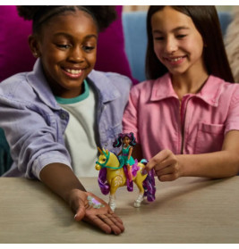 UCA Small Doll Ava & Plant Magic Leaf