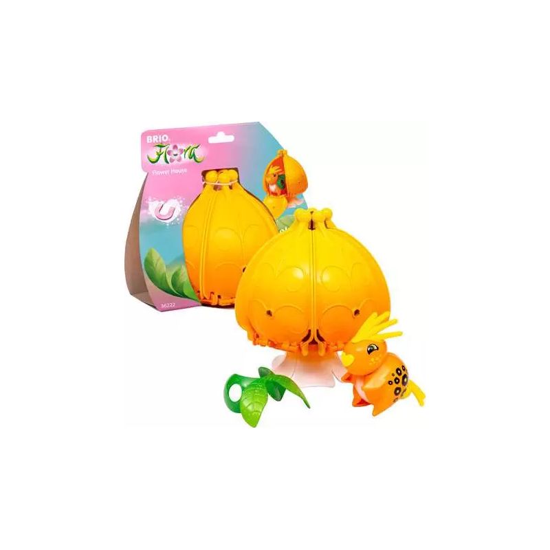 Orangene Spielzeugkapsel mit kleinem Tierfigur und grünem Blatt, Verpackung im Hintergrund.