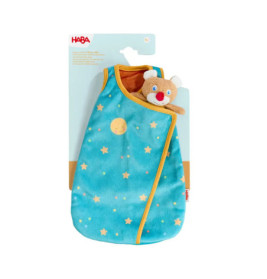 Blauer Babyschlafsack mit Stern- und Monddesign, darin ein kleines Plüschbärchen.