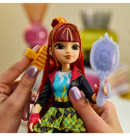 UCA Fashion Doll - Valentina Refresh