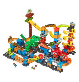 Buntes Murmelbahn-Set aus Kunststoff mit Schienen, Rampen, grünem Dinosaurier und Murmeln auf dem Boden.