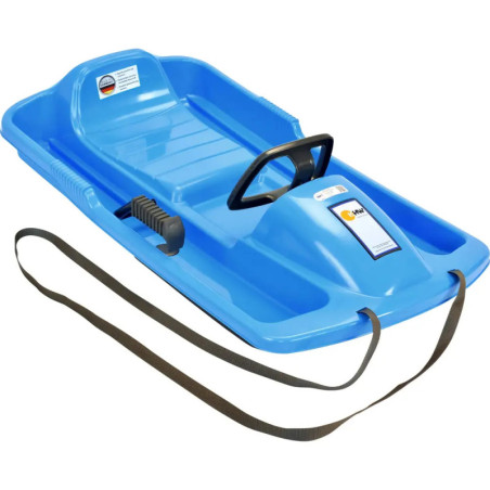 Blauer Kunststoffschlitten mit schwarzem Lenkrad, Fußbremsen und braunem Zugband an der Vorderseite.