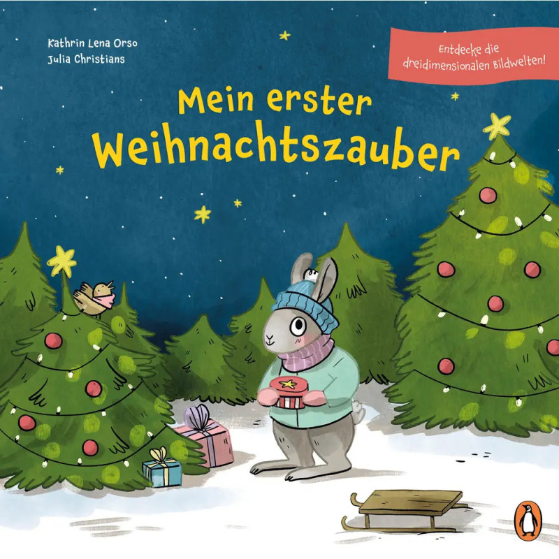 Ein Hase mit Mütze hält ein Geschenk zwischen geschmückten Weihnachtsbäumen, umgeben von Schnee und weiteren Geschenken.