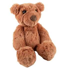 Ein weicher, brauner Plüsch-Teddybär mit dunklen Augen sitzt aufrecht vor weißem Hintergrund.