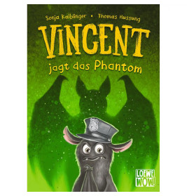 Eine Cartoon-Fledermaus mit Polizeimütze steht vor grünem Hintergrund, großem Schatten und deutschem Text.