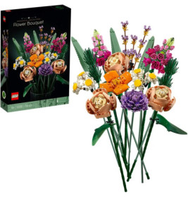 LEGO Blumenstrauß-Set mit bunten, zusammengebauten LEGO-Blumen und der Produktverpackung im Hintergrund.