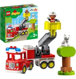 LEGO DUPLO Feuerwehrauto-Set mit Feuerwehrmann, Katze im Baum und Verpackung im Hintergrund.