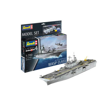 Revell Level 4 Bausatz: US Navy Wasp Class Assault Carrier mit Verpackung und fertig gebautem Schiff ausgestellt.