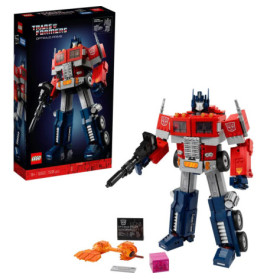 LEGO Optimus Prime Figur mit Zubehör und Box, stehend auf weißem Hintergrund.