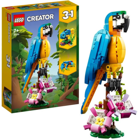 LEGO Creator 3-in-1 Set mit buntem Papageienmodell und Blumen, Verpackung im Hintergrund sichtbar. LEGO Creator 3-in-1 Set mit buntem Papageienmodell und Blumen, Verpackung im Hintergrund sichtbar.