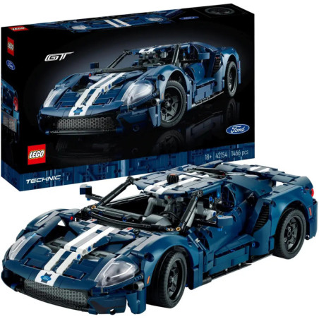 LEGO Technic Ford GT in Dunkelblau mit weißen Streifen steht vor seiner Verpackung.