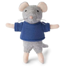 Graues Stoffmausspielzeug mit blauem Pullover, steht mit ausgestreckten Armen.
