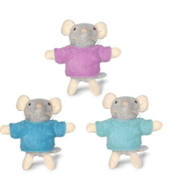 Drei graue Stoffmäuse mit lila, blauen und türkisfarbenen Pullovern liegen auf weißem Hintergrund.