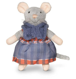 Graues Stoffmaus-Spielzeug mit blau kariertem Kleid und Strickweste, nach vorne gerichtet.