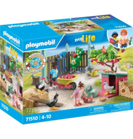 Playmobil My Life Bauernhof-Set: Kinder, Tiere, Schubkarre und Hundehütte in Gartenszene auf der Verpackung.