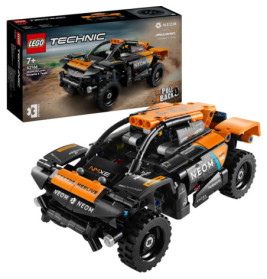 LEGO Technic NEOM McLaren Extreme E Set mit Box, zeigt ein schwarzes und oranges Rennwagenmodell.